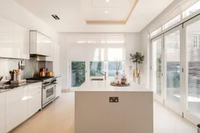 £12 million Buckingham Palace duplex with garden - Image 3