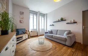 ”Hyper Centre Train Station – 4 beds – sleeps 6” - Image 3