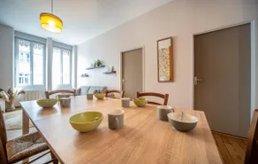 ”Hyper Centre Train Station – 4 beds – sleeps 6” - Image 5