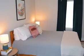 2 Bed/1 Bath with Laundry, Walkable to Downtown - Image 3