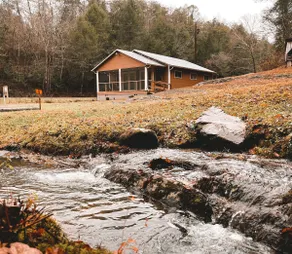 •FUN CABIN• w/ Creek & MTN VIEWS ~Dog Friendly~ - Image 2