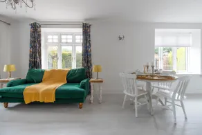 Stylish two bedroom apartment near Rookery Hall - Image 4