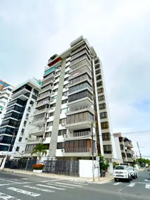 Spacious apartment right on the water in Salinas - Image 5