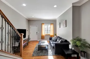 Cheerful 3 bedroom townhouse near City attractions - Image 3