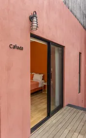 Charming Upper Floor Suite - Image 4