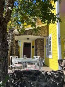Historic Yellow House Downtown, Cozy, Route 66 - Image 2