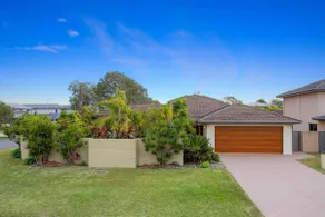 Riverside Breeze - luxury family retreat with pool - Image 3