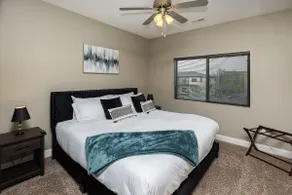 Spacious & Fun| Pool| NintendoSwitch| King bed - Image 4