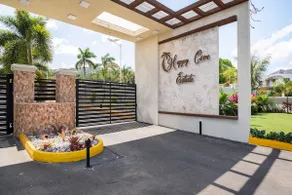 Leah's Retreat! 3-bedroom, house located 5 minutes from Ocho Rios attractions. - Image 3