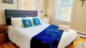 Sun-kissed Serenity - 2 Bdrm Apt with Sunroom - Image 5