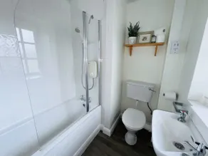 Luxury 2 Bed Apt on Country Estate (Pet Friendly) - Image 4