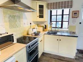 Luxury 2 Bed Apt on Country Estate (Pet Friendly) - Image 5