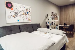 Axd DownTown Spacious Lux Apartment - Image 2