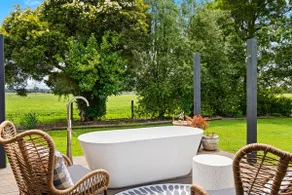 Cosy 3 Bed 2 Bath Oasis in Yarragon Village - Image 3