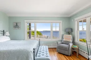 Oceanfront with amazing views and private entrance - Image 5