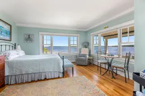 Oceanfront with amazing views and private entrance - Image 3