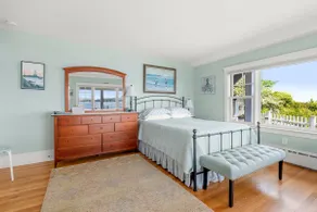 Oceanfront with amazing views and private entrance - Image 2