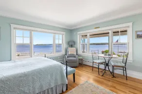 Oceanfront with amazing views and private entrance - Image 4