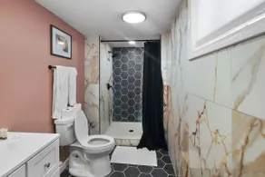 4 BR | 2 BA | Fenced | EV Charger | 1 Gbps - Image 4