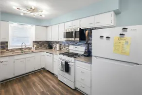 4 BR | 2 BA | Fenced | EV Charger | 1 Gbps - Image 2