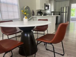 Beautiful 3BR fully fenced backyard-CLT Uptown - Image 3