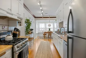 - Fully-Equipped Condo - King Bed - Massive yard - - Image 2