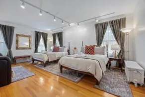- Fully-Equipped Condo - King Bed - Massive yard - - Image 4