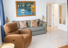 Three Bedroom House Near Beach W/ WiFi & Parking - Image 3