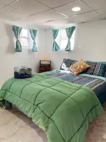 Modern City Sanctuary w Free Private Parking - Image 3