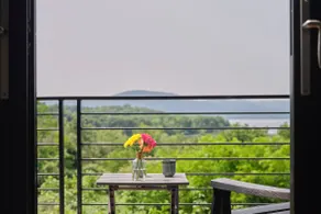 A modern barn on the Hudson River - Image 5
