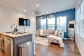 Stellar Suite | Museum District, Med Center & NRG - Image 3