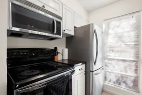 Comfy 1 bed w/pool: W 6th, DT, ACL, walkable - Image 5