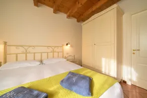 Two-room apartment with terrace, swimming pool, and lake view - Image 2