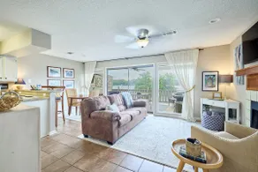 Enjoy sunsets on your private balcony - Image 3