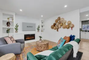 ” Rodeo” Upper Suite in Trendy Killarney - Image 2