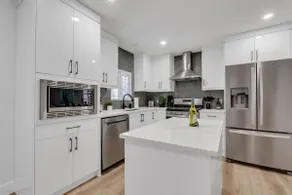 ” Rodeo” Upper Suite in Trendy Killarney - Image 3