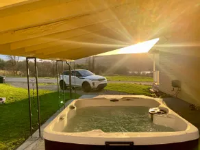 Vineyard Farmhouse w/ Hot Tub + Lake Views - Image 4