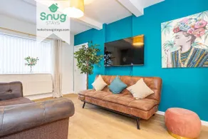 3BR w/ Parking • Ideal for Contractors & Groups - Image 2