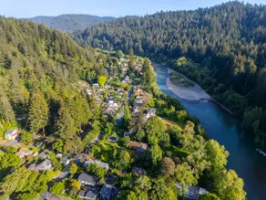 Heart of the River~Guerneville 5-Star~Easy Walk to River~HotTub~Dog~SummerFun - Image 5