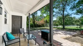 Walk to Marina Park - Sleeps 8 - Near Stockyard - Image 5