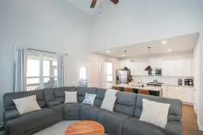 Cottage with 3 King Beds, 3 min to Marina, Fire Pit - Image 5