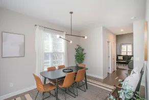 Cottage with 3 King Beds, 3 min to Marina, Fire Pit - Image 2