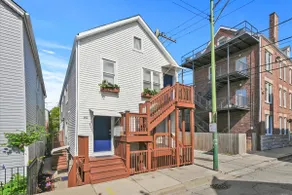 Best Pilsen Location*Monthly Stays*Parking*Laundry - Image 4