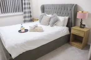 Beautiful 2 Bedroom house with big Garden & Parking fast wifi, and king size bed - Image 4