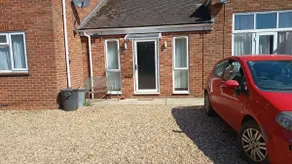 Flat-upto 4 people EV+Parking. dog secure garden - Image 3