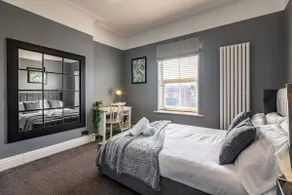Carlton Hill House - 5 Bedroom House with Parking - Image 3