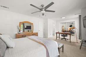 A Luxurious, Newly Renovated Ranch (2012 sqft) - Image 4
