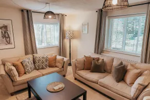 The Furrows 3 Bedroom Cottage Silverstone - Image 2