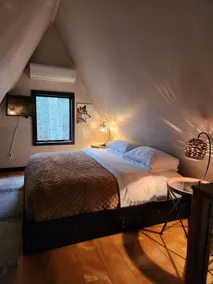 The Acorn of Little Sand Bay Secluded, Wooded, and Dog Friendly! - Image 2