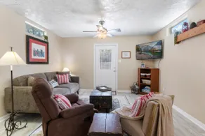 Blue Door Retreat / Sleeps 8 / Minutes to Main St - Image 4